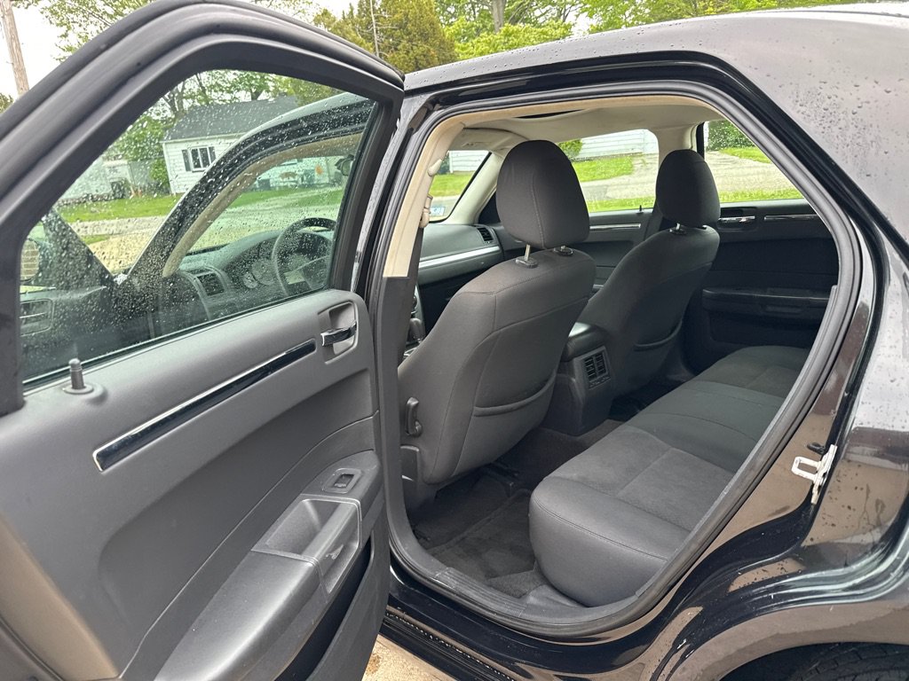 Used 2009 Chrysler 300 LX RWD image 12