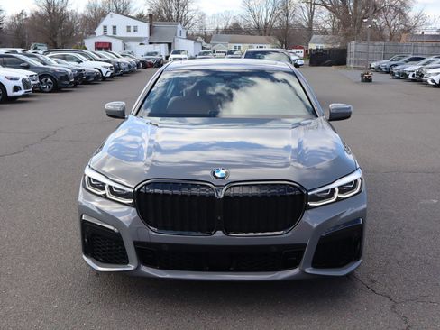 Used 2022 BMW 750i xDrive w/ Luxury Rear Seating Package image 2
