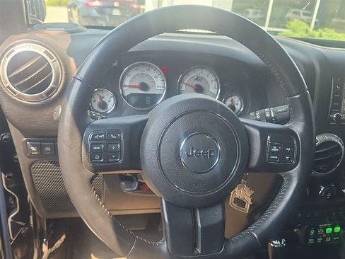 Used 2016 Jeep Wrangler Unlimited Rubicon w/ Connectivity Group AWD/4WD image 5