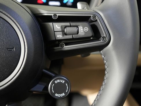 New 2026 Porsche Cayenne image 25