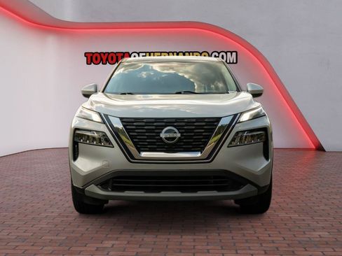 Used 2023 Nissan Rogue SV FWD image 2