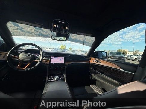 Used 2023 Jeep Grand Cherokee L Summit AWD/4WD image 10