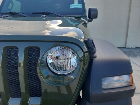 Used 2021 Jeep Wrangler Sport AWD/4WD image 4
