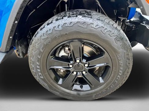 Used 2023 Jeep Wrangler Unlimited Sahara AWD/4WD image 11