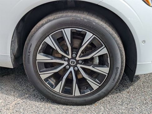 Used 2023 Volvo XC60 B5 Plus image 12