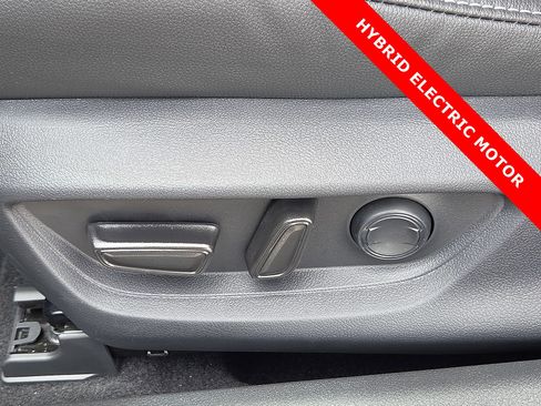 Used 2025 Toyota Camry SE FWD image 14