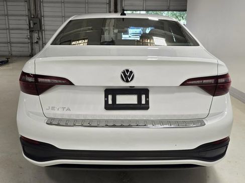 Used 2024 Volkswagen Jetta Sport FWD image 4