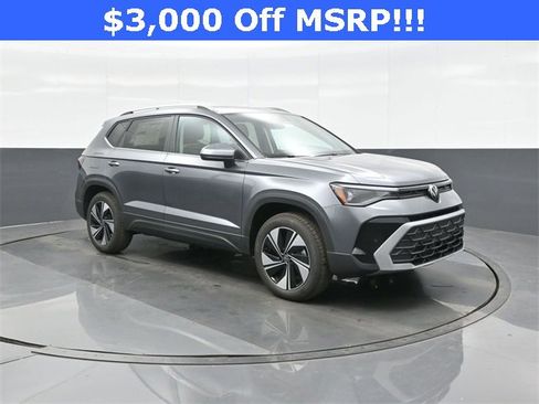 New 2026 Volkswagen Taos SE image 1