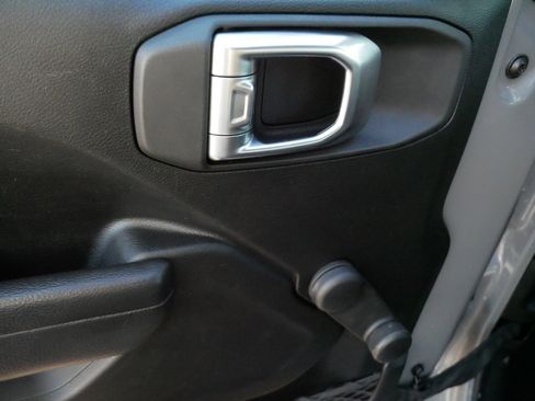 Used 2023 Jeep Wrangler Sport image 19