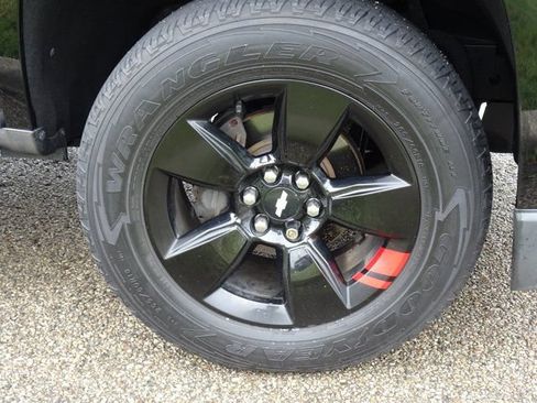 Used 2018 Chevrolet Colorado LT w/ Redline Special Edition AWD/4WD image 7