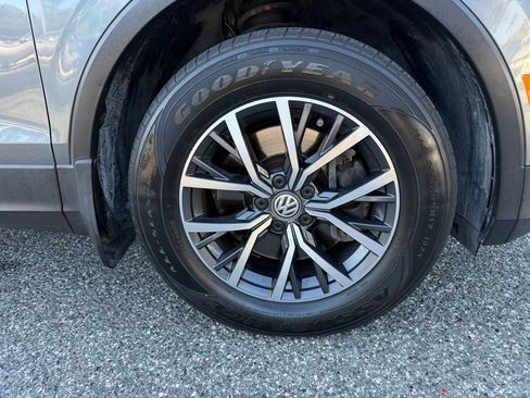 Used 2019 Volkswagen Tiguan SE w/ Panoramic Sunroof Package image 6