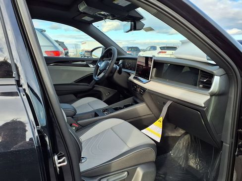 New 2026 Volkswagen Tiguan SE R-Line image 47