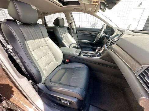 Used 2018 Honda Accord Touring image 31
