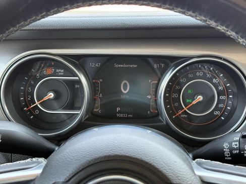 Used 2019 Jeep Wrangler Unlimited Sahara AWD/4WD image 20