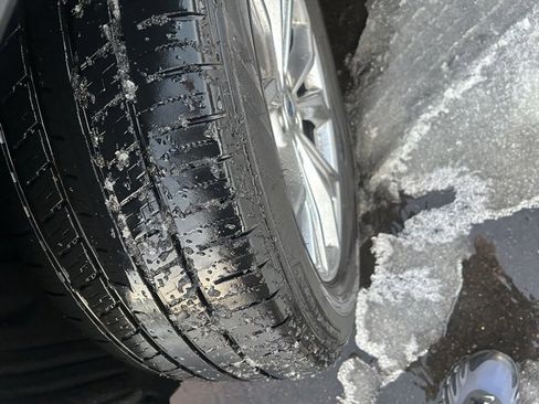 Used 2020 Ford Explorer XLT w/ Equipment Group 202A image 4