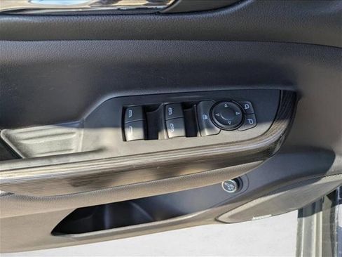 Used 2023 GMC Acadia SLT image 11