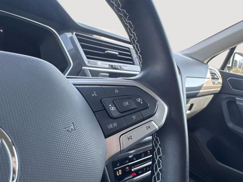 Used 2023 Volkswagen Tiguan SE image 13