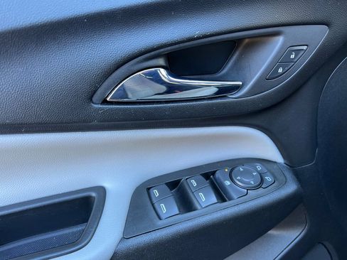 Used 2022 Chevrolet Equinox LS w/ LS Convenience Package image 12