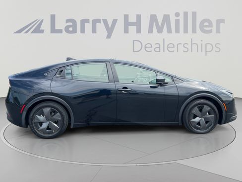 Used 2024 Toyota Prius LE FWD image 6