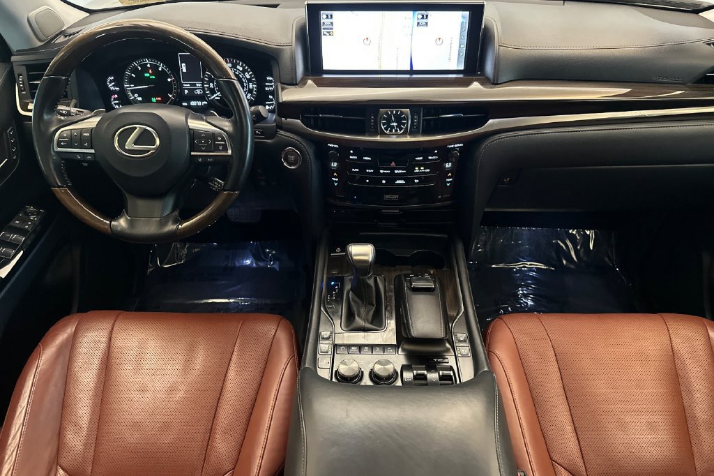 Used 2016 Lexus LX 570 4WD w/ Luxury Package image 13