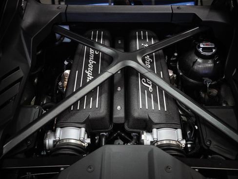 Used 2021 Lamborghini Huracan EVO image 34