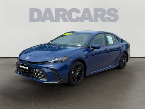 Used 2026 Toyota Camry SE w/ Convenience Package FWD image 3