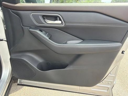 Used 2021 Nissan Rogue SL FWD image 32