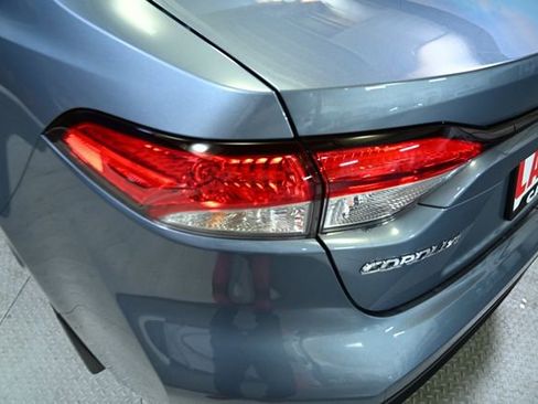 Used 2025 Toyota Corolla LE w/ LE Premium Package image 12