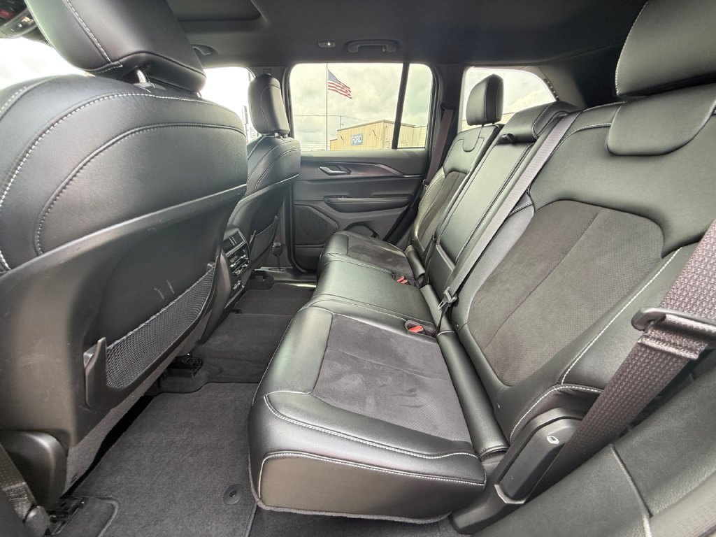 Used 2023 Jeep Grand Cherokee Altitude AWD/4WD image 22