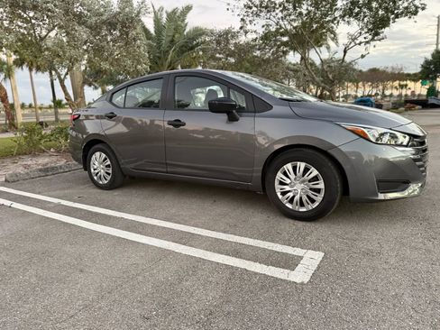 Used 2024 Nissan Versa S w/ Trunk Package image 8