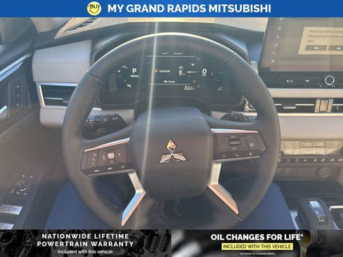 New 2026 Mitsubishi Outlander SEL image 23