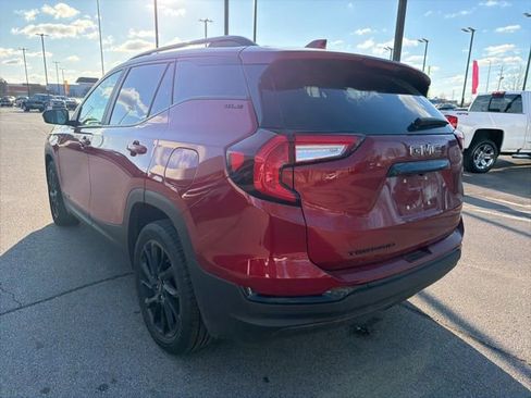 Used 2024 GMC Terrain SLE w/ Elevation Edition image 5