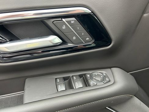 New 2026 Chevrolet Suburban Premier image 23