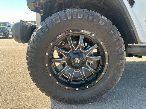 Used 2022 Jeep Wrangler Unlimited Rubicon w/ Cold Weather Group image 41