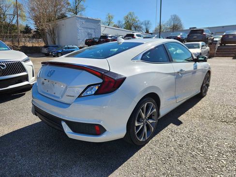 Used 2019 Honda Civic Touring image 4