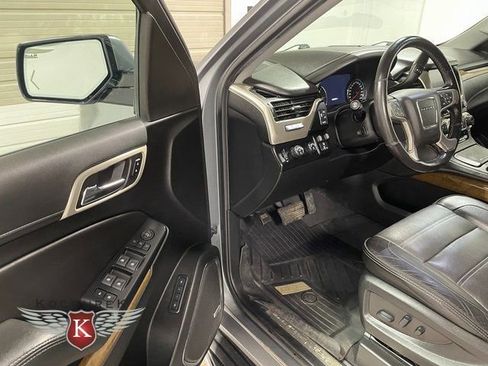 Used 2020 GMC Yukon XL Denali AWD/4WD image 11