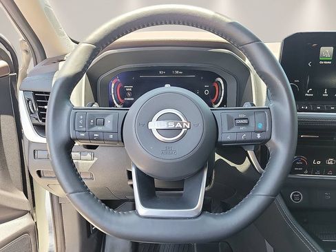 Used 2023 Nissan Rogue Platinum w/ Platinum Premium Package FWD image 18