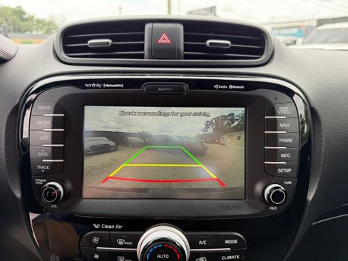 Used 2015 Kia Soul + FWD image 23