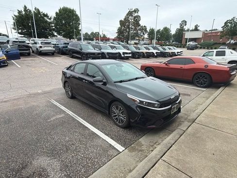 Used 2024 Kia Forte GT-Line w/ GT-Line Premium Package FWD image 5