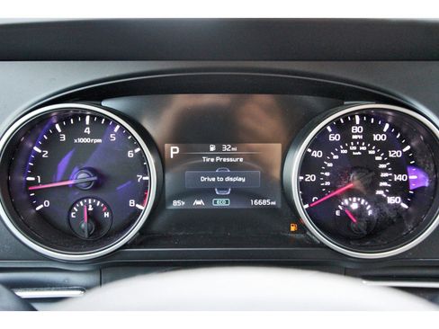 Certified 2024 Kia Carnival LX image 16