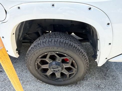 Used 2020 Toyota Tundra SR5 w/ SR5 Leather Package AWD/4WD image 11