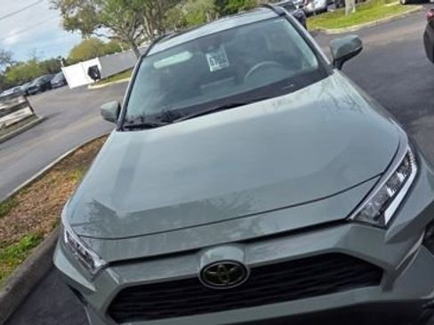 Used 2020 Toyota RAV4 XLE w/ Convenience Package image 3