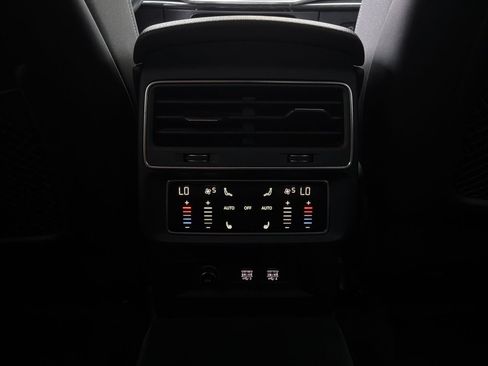 Used 2019 Audi Q8 Premium Plus w/ Premium Plus AWD/4WD image 12