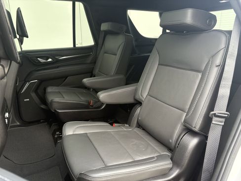 Used 2024 GMC Yukon Denali w/ Denali Reserve Package image 13