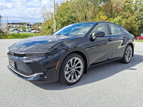 Certified 2025 Toyota Crown Limited w/ Advanced Technology Package image 3