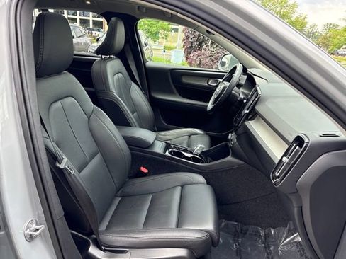 Used 2025 Volvo XC40 B5 Plus AWD/4WD image 16