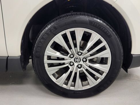 Used 2021 Toyota Venza XLE w/ Softex Package AWD/4WD image 9