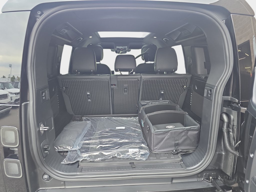 New 2026 Land Rover Defender 110 X-Dynamic SE AWD/4WD image 10