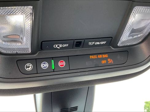 Used 2023 Chevrolet Traverse LT FWD image 33