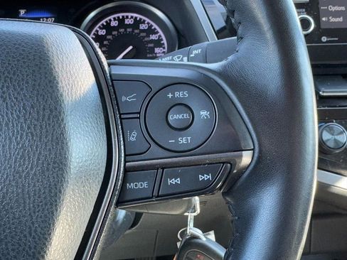 Used 2023 Toyota Camry SE image 19